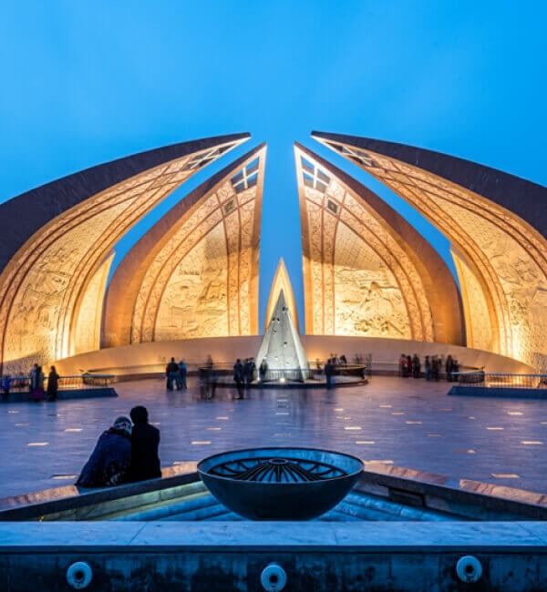 Enjoy the Beauty of the Pakistan Monument